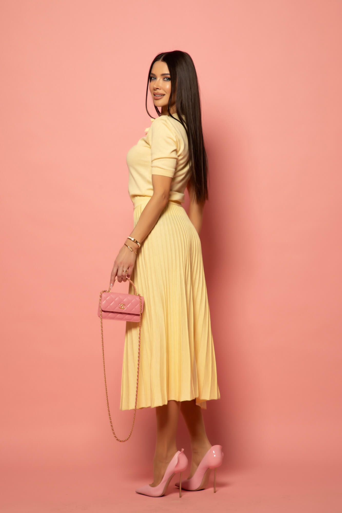 : title - Image: number