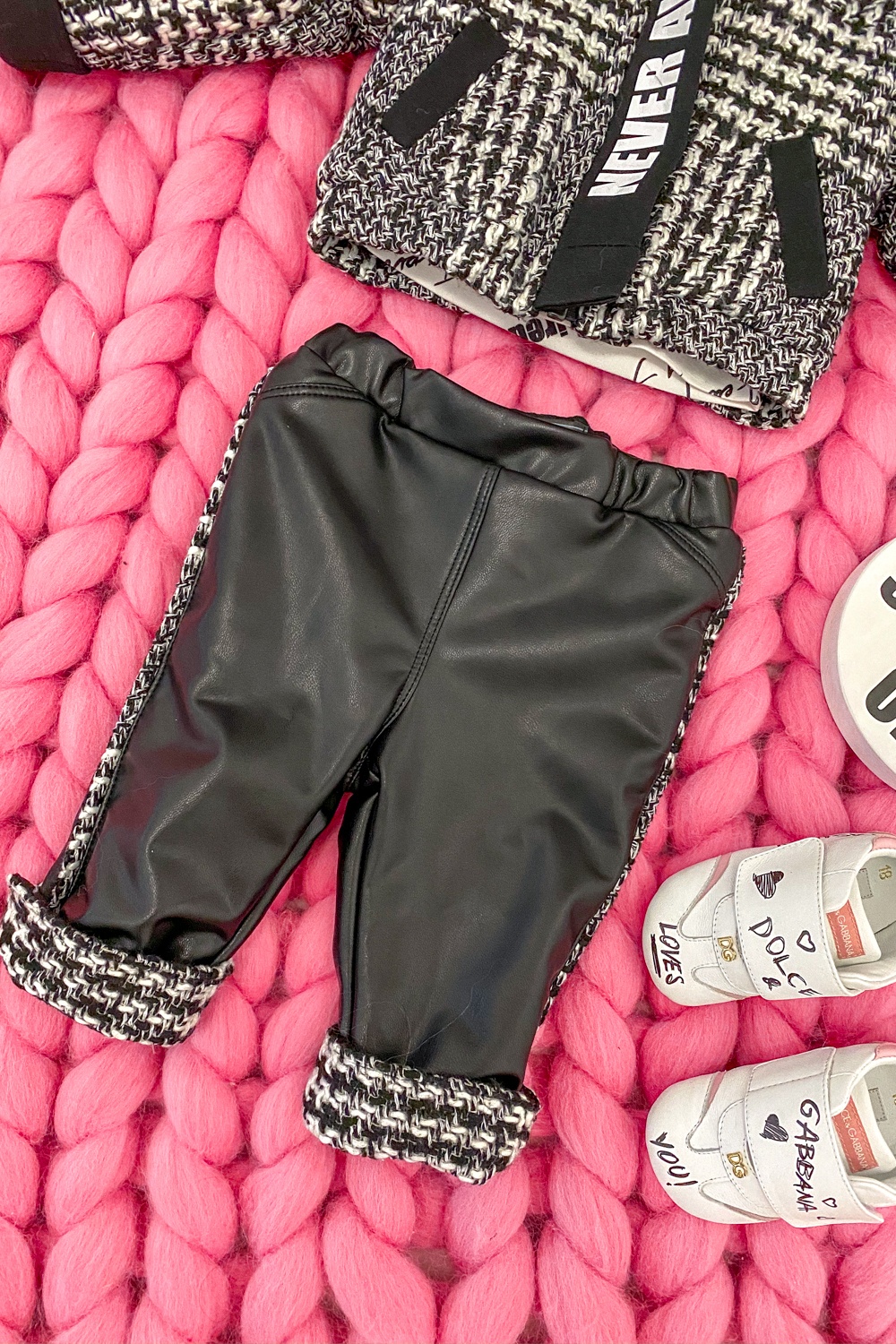 : title - Image: number