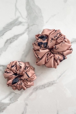 Position To Win Scrunchie - Carnation - Large