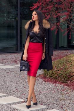 Working Beauty red skirt
