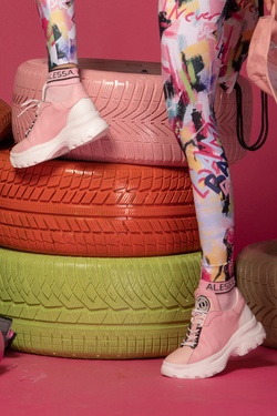 Don't Be Shy Alessa Mid-Length Socks - Pink