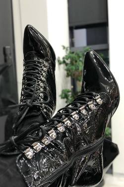 Griffith luxury boots made of natural lacquer