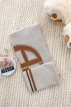 Alessa mini Knitted Blanket with Logo - Mocha