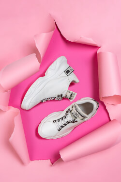 Run The World Sneakers - White